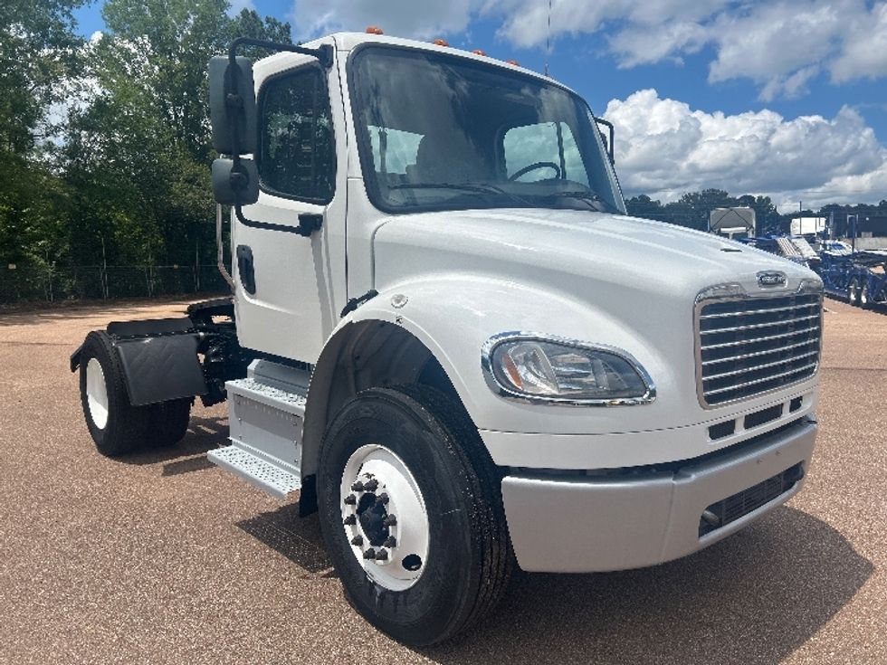 Day Cab Tractor-Heavy Duty Tractors-Freightliner-2021-M2-Jackson-MS-166,836\n\t\tmiles-$ 55,500 - Image 1