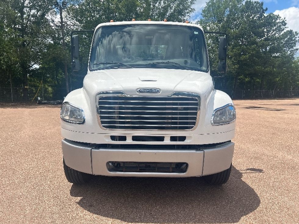 Day Cab Tractor-Heavy Duty Tractors-Freightliner-2021-M2-Jackson-MS-166,836\n\t\tmiles-$ 55,500 - Image 2