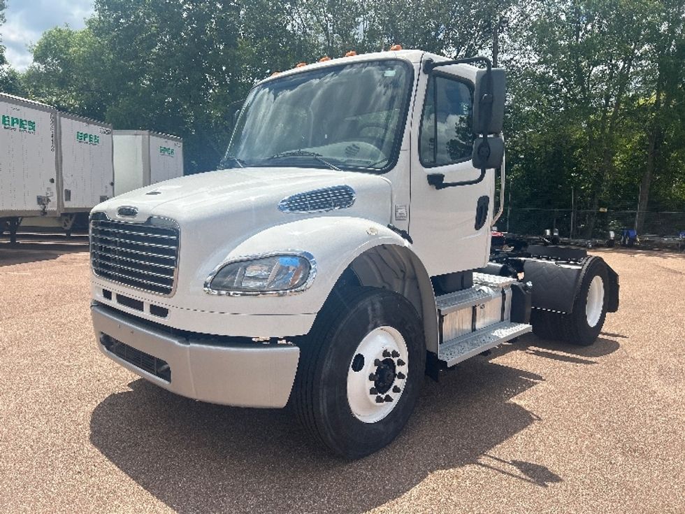 Day Cab Tractor-Heavy Duty Tractors-Freightliner-2021-M2-Jackson-MS-166,836\n\t\tmiles-$ 55,500 - Image 3