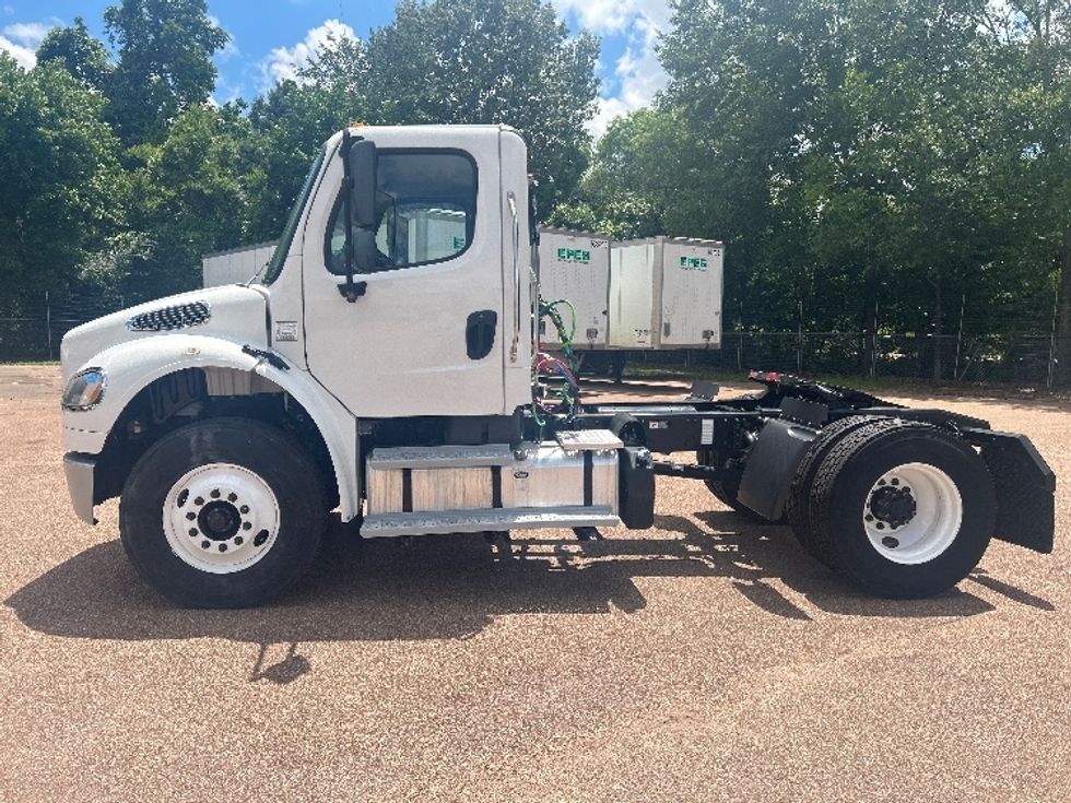 Day Cab Tractor-Heavy Duty Tractors-Freightliner-2021-M2-Jackson-MS-166,836\n\t\tmiles-$ 55,500 - Image 4