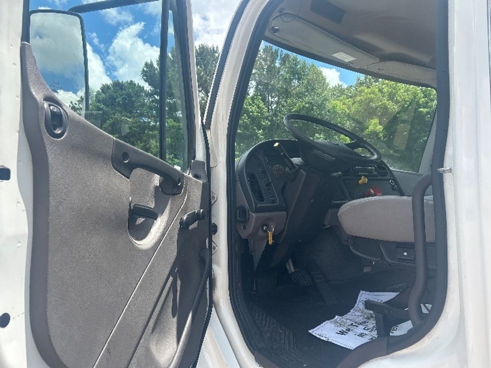 Day Cab Tractor-Heavy Duty Tractors-Freightliner-2021-M2-Jackson-MS-166,836\n\t\tmiles-$ 55,500 - Image 9