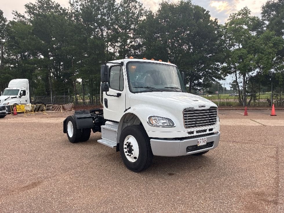 Day Cab Tractor-Heavy Duty Tractors-Freightliner-2021-M2-Jackson-MS-95,515\n\t\tmiles-$ 66,750 - Image 1