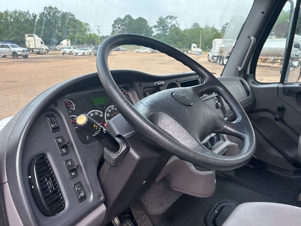 Day Cab Tractor-Heavy Duty Tractors-Freightliner-2021-M2-Jackson-MS-95,515\n\t\tmiles-$ 66,750 - Image 10