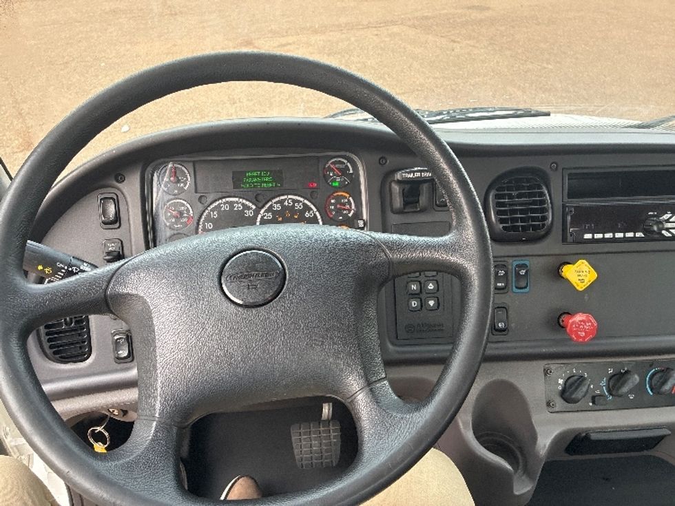 Day Cab Tractor-Heavy Duty Tractors-Freightliner-2021-M2-Jackson-MS-95,515\n\t\tmiles-$ 66,750 - Image 11