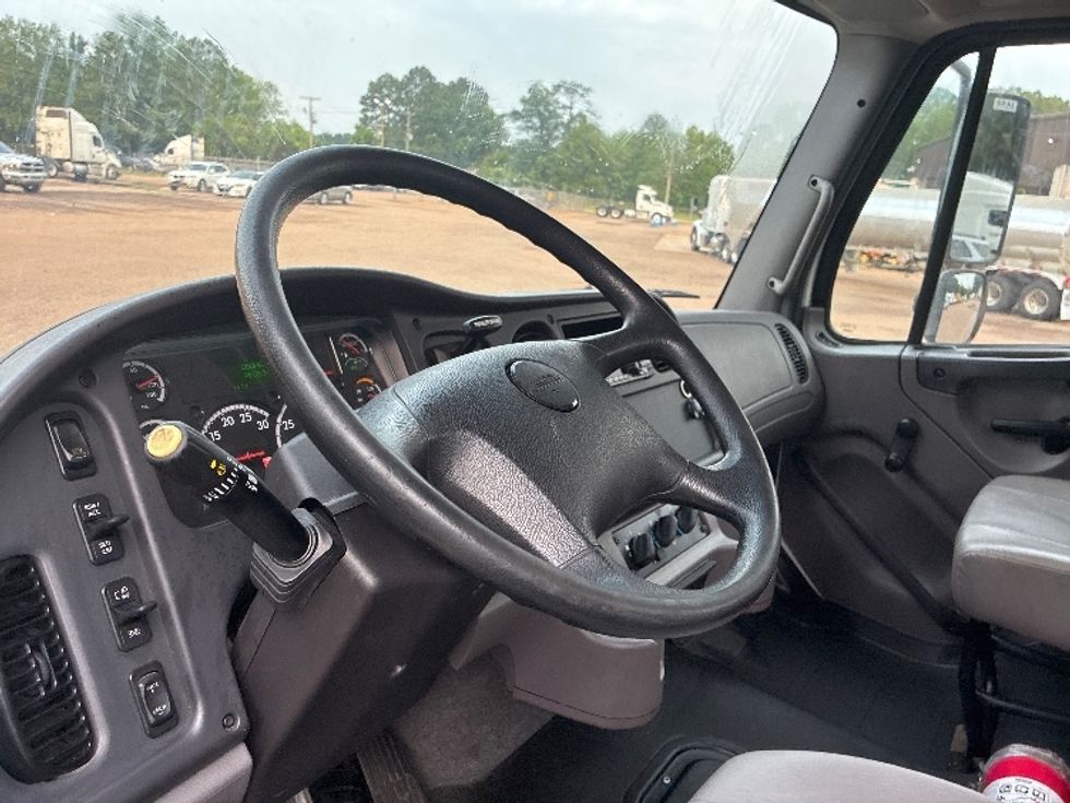 Day Cab Tractor-Heavy Duty Tractors-Freightliner-2021-M2-Jackson-MS-99,974\n\t\tmiles-$ 66,250 - Image 10