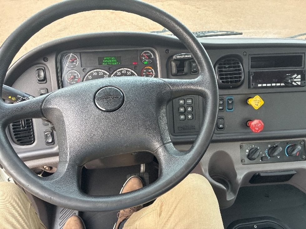 Day Cab Tractor-Heavy Duty Tractors-Freightliner-2021-M2-Jackson-MS-99,974\n\t\tmiles-$ 66,250 - Image 11