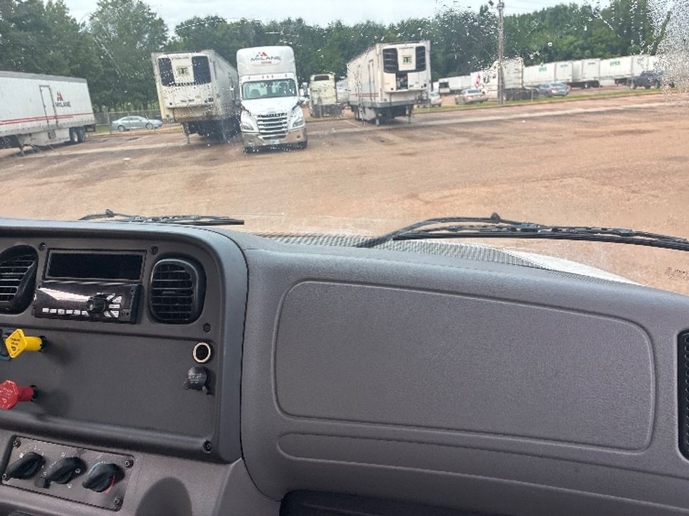 Day Cab Tractor-Heavy Duty Tractors-Freightliner-2021-M2-Jackson-MS-99,974\n\t\tmiles-$ 66,250 - Image 13