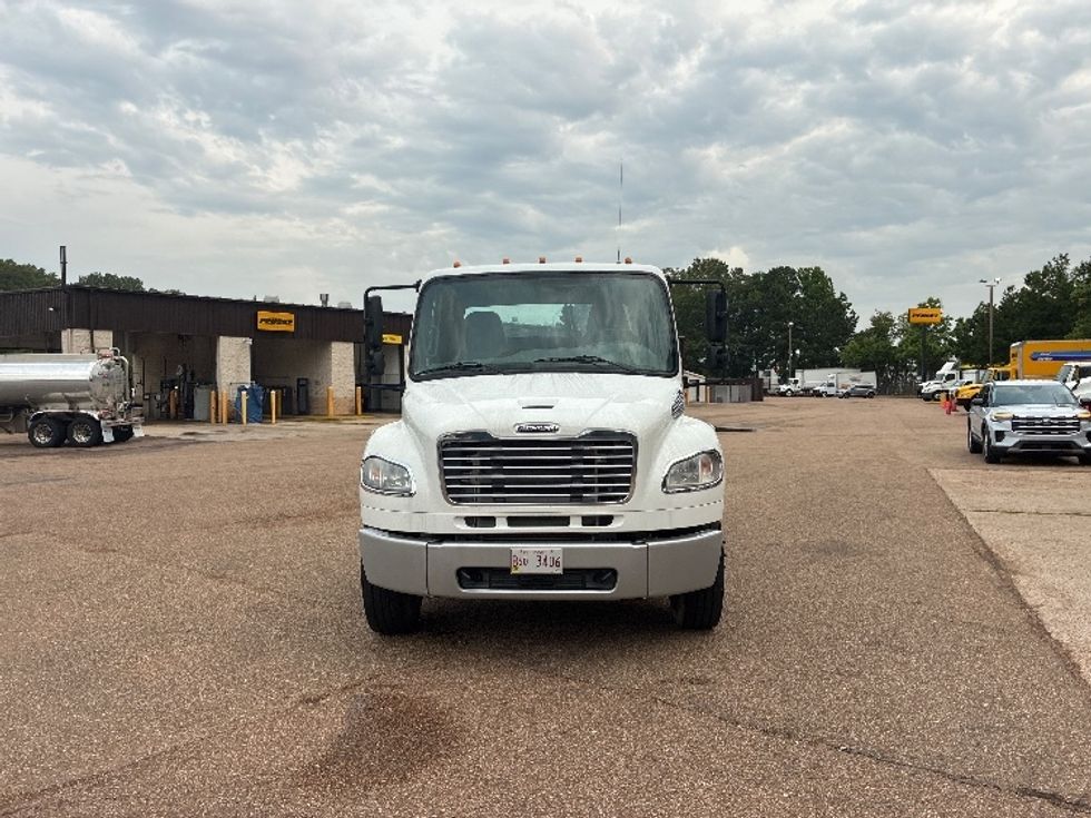 Day Cab Tractor-Heavy Duty Tractors-Freightliner-2021-M2-Jackson-MS-99,974\n\t\tmiles-$ 66,250 - Image 2