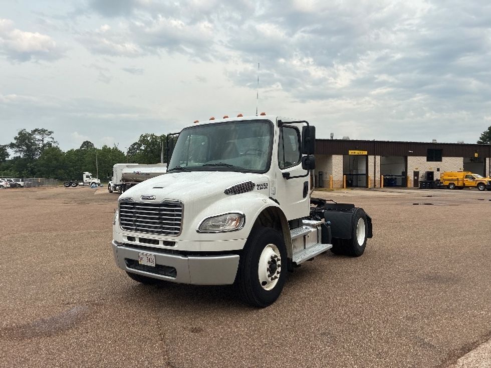 Day Cab Tractor-Heavy Duty Tractors-Freightliner-2021-M2-Jackson-MS-99,974\n\t\tmiles-$ 66,250 - Image 3