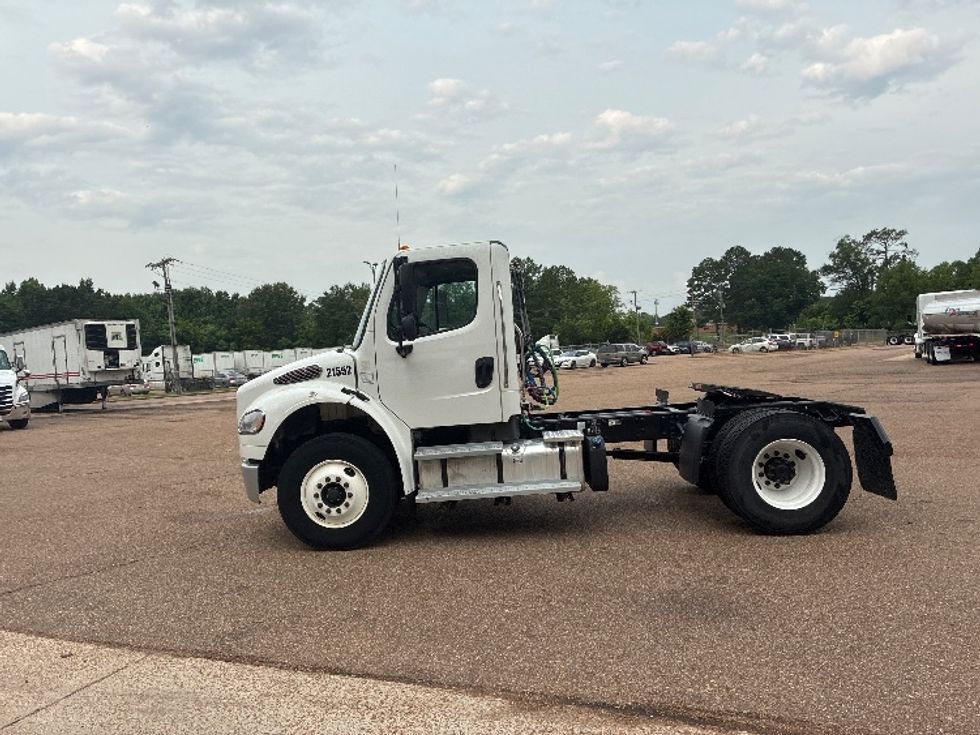 Day Cab Tractor-Heavy Duty Tractors-Freightliner-2021-M2-Jackson-MS-99,974\n\t\tmiles-$ 66,250 - Image 4