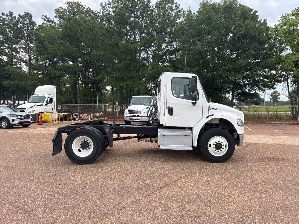 Day Cab Tractor-Heavy Duty Tractors-Freightliner-2021-M2-Jackson-MS-99,974\n\t\tmiles-$ 66,250 - Image 8