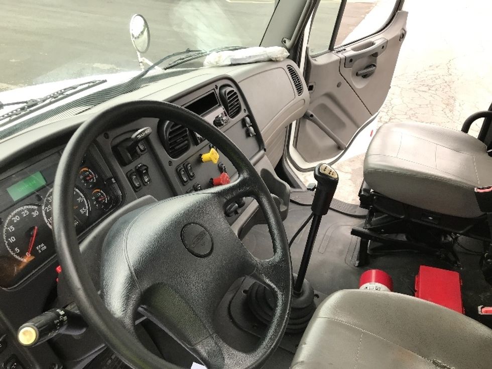 Day Cab Tractor-Heavy Duty Tractors-Freightliner-2021-M2-Kansas City-MO-124,144\n\t\tmiles-$ 62,750 - Image 10