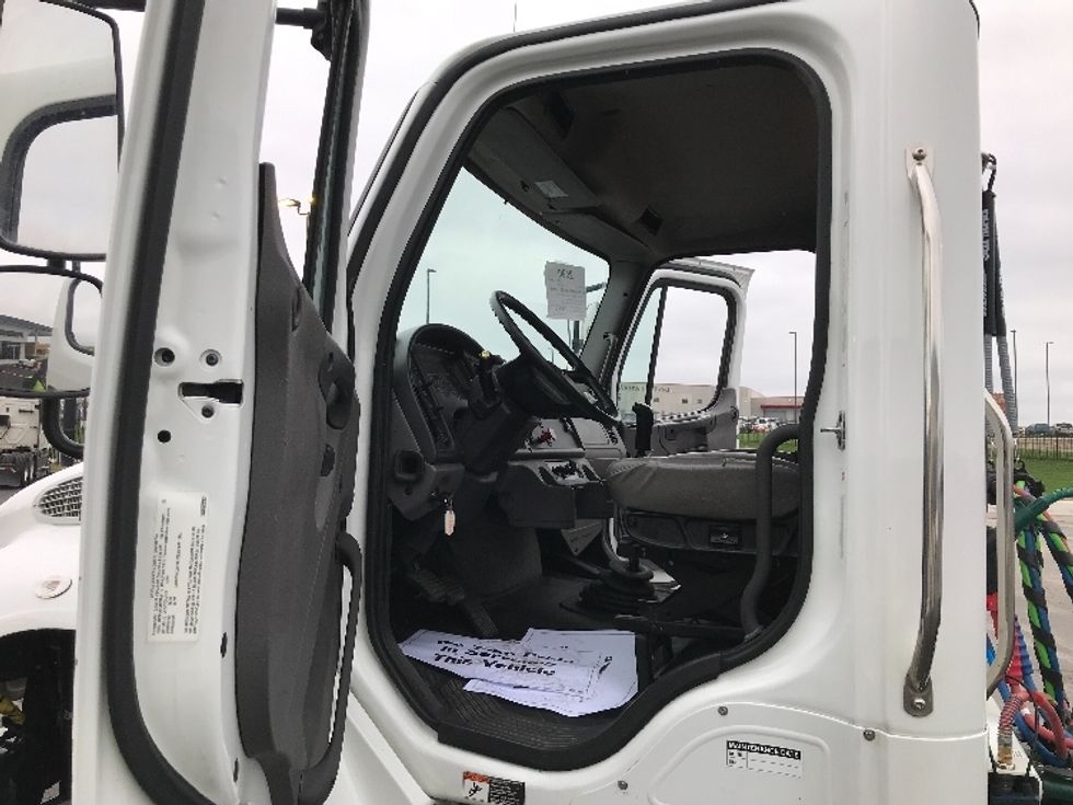 Day Cab Tractor-Heavy Duty Tractors-Freightliner-2021-M2-Kansas City-MO-124,144\n\t\tmiles-$ 62,750 - Image 9