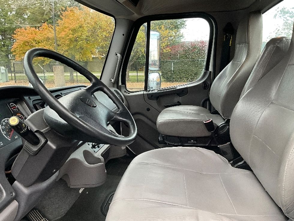 Day Cab Tractor-Heavy Duty Tractors-Freightliner-2021-M2-Springfield-MO-100,197\n\t\tmiles-$ 69,500 - Image 10