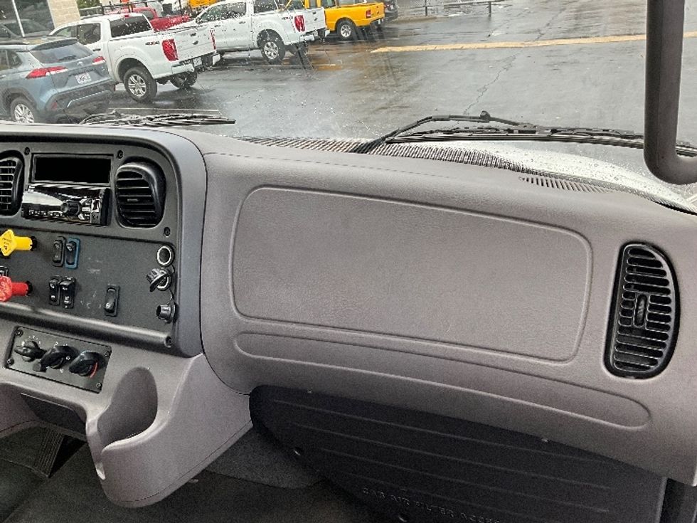 Day Cab Tractor-Heavy Duty Tractors-Freightliner-2021-M2-Springfield-MO-100,197\n\t\tmiles-$ 69,500 - Image 13