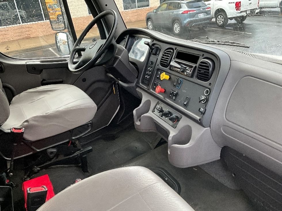 Day Cab Tractor-Heavy Duty Tractors-Freightliner-2021-M2-Springfield-MO-100,197\n\t\tmiles-$ 69,500 - Image 14