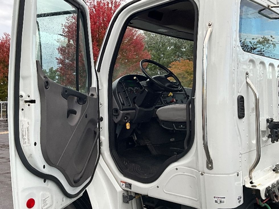 Day Cab Tractor-Heavy Duty Tractors-Freightliner-2021-M2-Springfield-MO-100,197\n\t\tmiles-$ 69,500 - Image 9