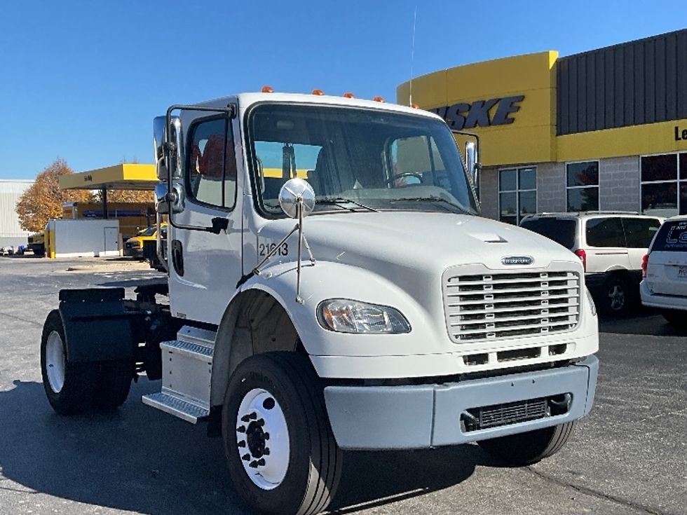 Day Cab Tractor-Heavy Duty Tractors-Freightliner-2021-M2-Springfield-MO-92,576\n\t\tmiles-$ 70,250 - Image 1
