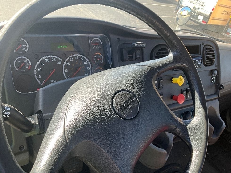 Day Cab Tractor-Heavy Duty Tractors-Freightliner-2021-M2-Springfield-MO-92,576\n\t\tmiles-$ 70,250 - Image 11