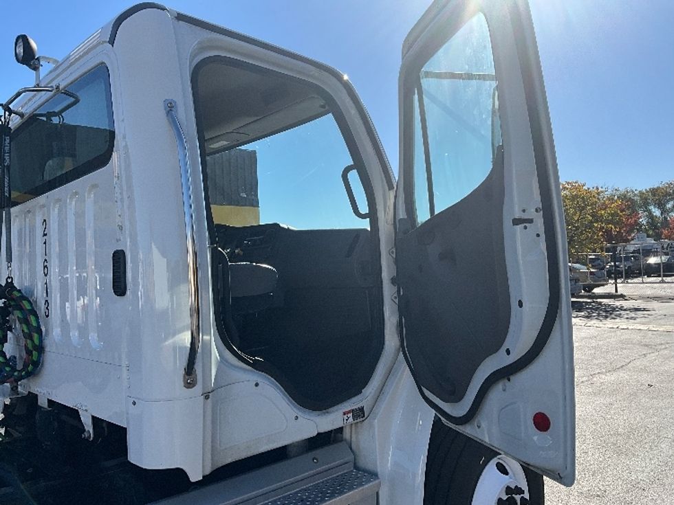 Day Cab Tractor-Heavy Duty Tractors-Freightliner-2021-M2-Springfield-MO-92,576\n\t\tmiles-$ 70,250 - Image 12