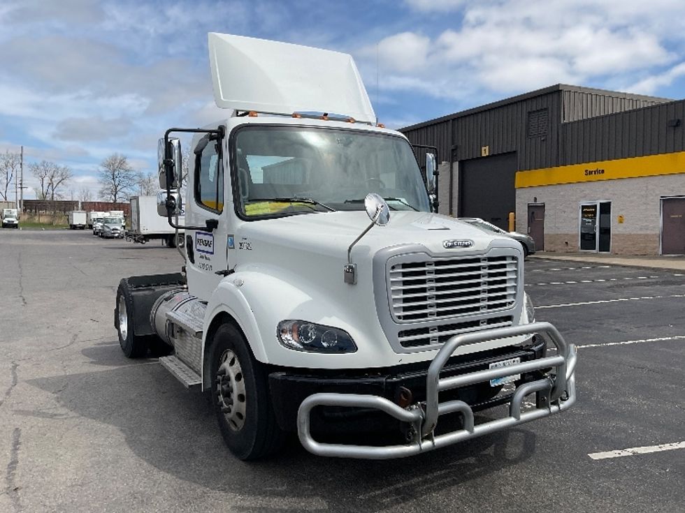 Day Cab Tractor-Heavy Duty Tractors-Freightliner-2021-M211242S-Rochester-NY-167,468\n\t\tmiles-$ 41,750 - Image 1