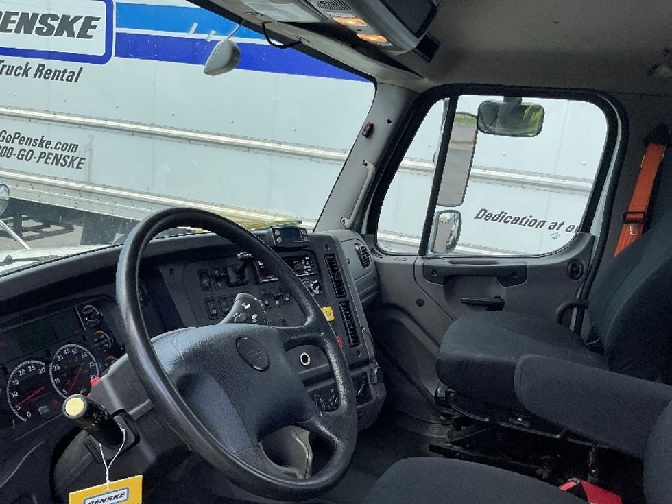 Day Cab Tractor-Heavy Duty Tractors-Freightliner-2021-M211242S-Rochester-NY-167,468\n\t\tmiles-$ 41,750 - Image 10