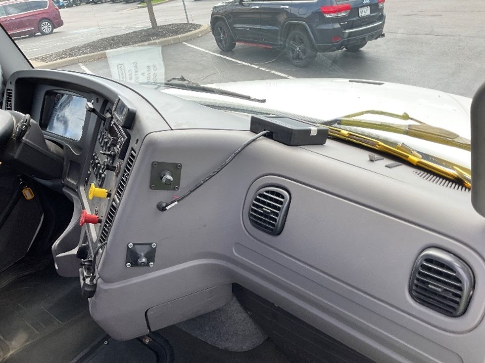 Day Cab Tractor-Heavy Duty Tractors-Freightliner-2021-M211242S-Rochester-NY-167,468\n\t\tmiles-$ 41,750 - Image 13