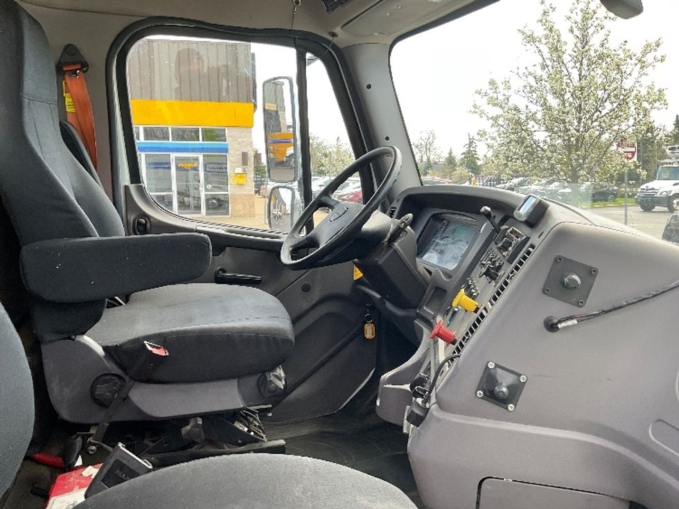 Day Cab Tractor-Heavy Duty Tractors-Freightliner-2021-M211242S-Rochester-NY-167,468\n\t\tmiles-$ 41,750 - Image 14