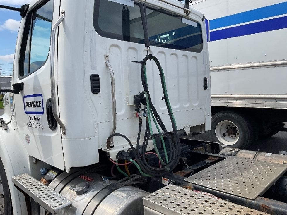 Day Cab Tractor-Heavy Duty Tractors-Freightliner-2021-M211242S-Rochester-NY-167,468\n\t\tmiles-$ 41,750 - Image 17