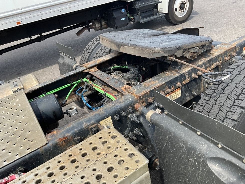 Day Cab Tractor-Heavy Duty Tractors-Freightliner-2021-M211242S-Rochester-NY-167,468\n\t\tmiles-$ 41,750 - Image 18