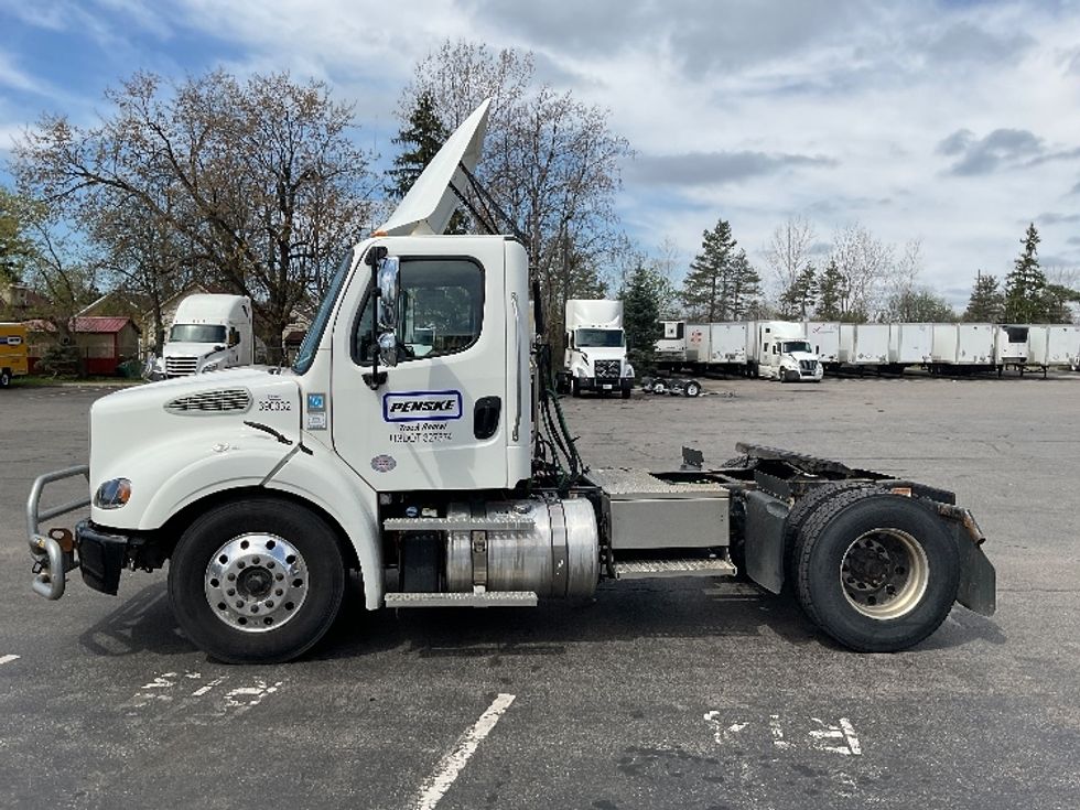 Day Cab Tractor-Heavy Duty Tractors-Freightliner-2021-M211242S-Rochester-NY-167,468\n\t\tmiles-$ 41,750 - Image 4