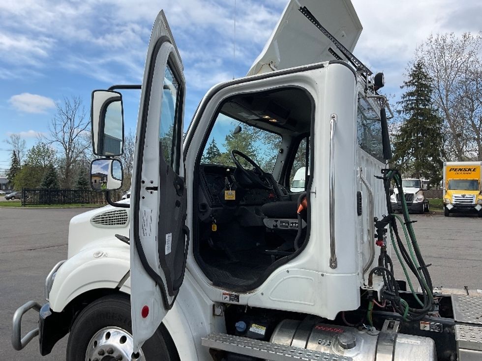 Day Cab Tractor-Heavy Duty Tractors-Freightliner-2021-M211242S-Rochester-NY-167,468\n\t\tmiles-$ 41,750 - Image 9