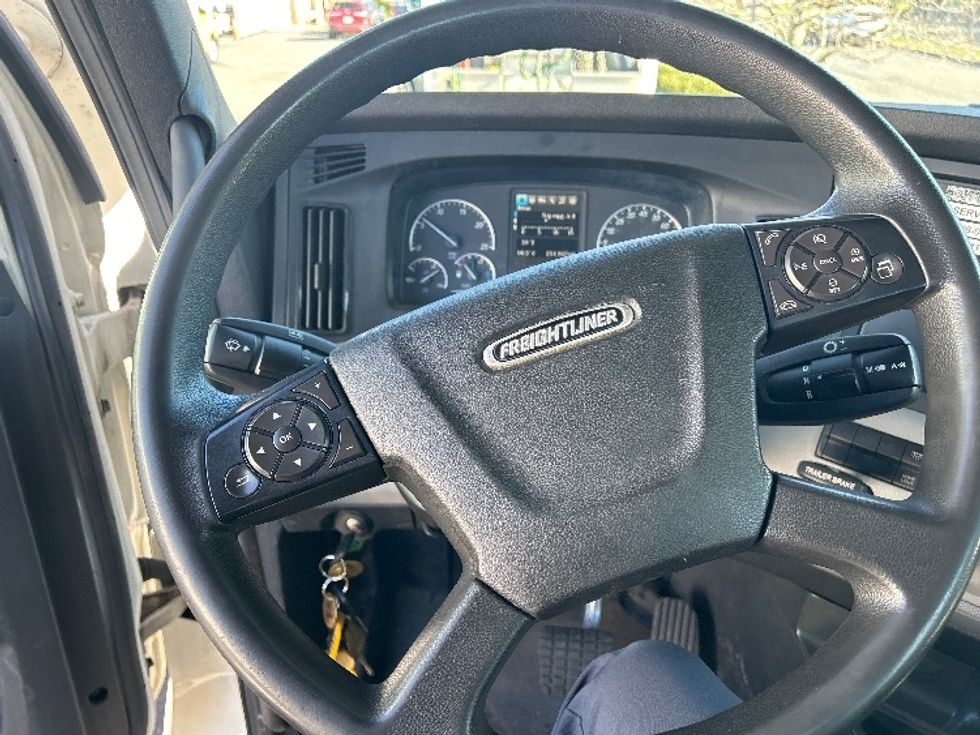 Day Cab Tractor-Heavy Duty Tractors-Freightliner-2021-T11642ST-Central Islip-NY-251,509\n\t\tmiles-$ 51,750 - Image 11