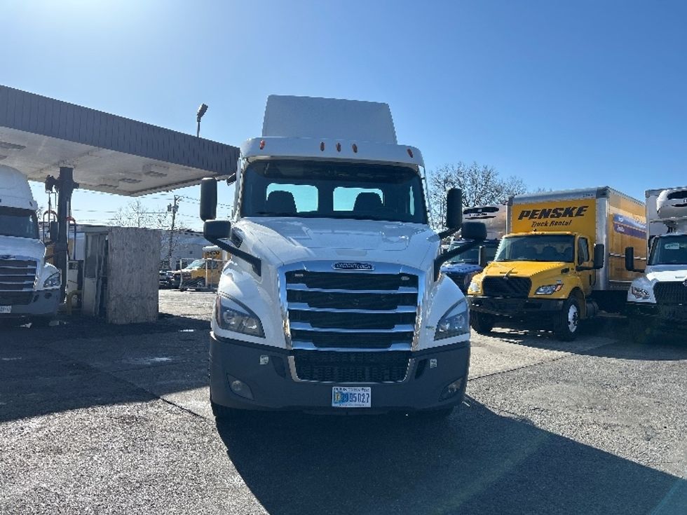 Day Cab Tractor-Heavy Duty Tractors-Freightliner-2021-T11642ST-Central Islip-NY-251,509\n\t\tmiles-$ 51,750 - Image 2