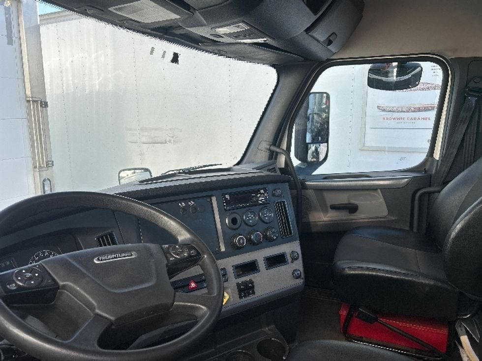 Day Cab Tractor-Heavy Duty Tractors-Freightliner-2021-T11642ST-Central Islip-NY-316,252\n\t\tmiles-$ 44,750 - Image 10