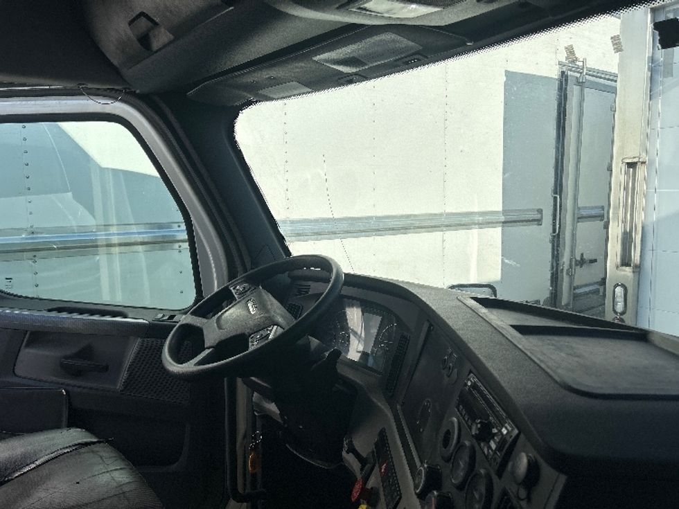 Day Cab Tractor-Heavy Duty Tractors-Freightliner-2021-T11642ST-Central Islip-NY-316,252\n\t\tmiles-$ 44,750 - Image 14