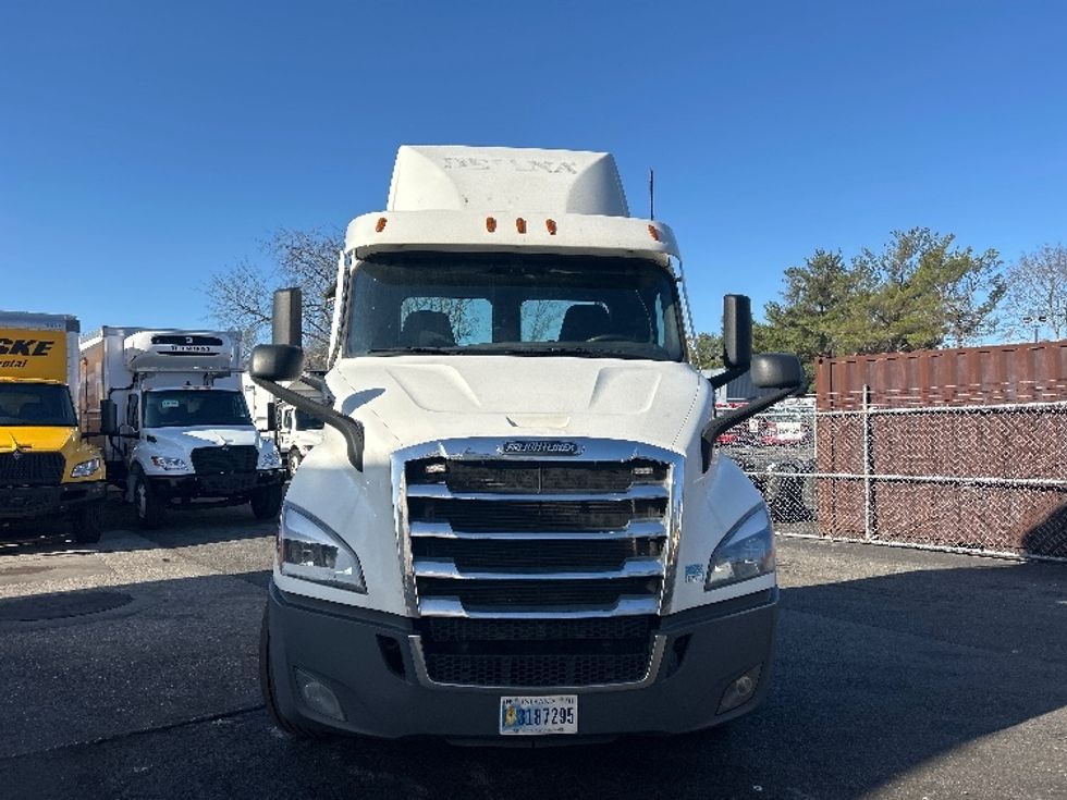 Day Cab Tractor-Heavy Duty Tractors-Freightliner-2021-T11642ST-Central Islip-NY-316,252\n\t\tmiles-$ 44,750 - Image 2