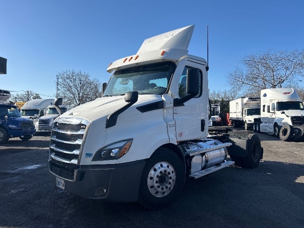 Day Cab Tractor-Heavy Duty Tractors-Freightliner-2021-T11642ST-Central Islip-NY-316,252\n\t\tmiles-$ 44,750 - Image 3
