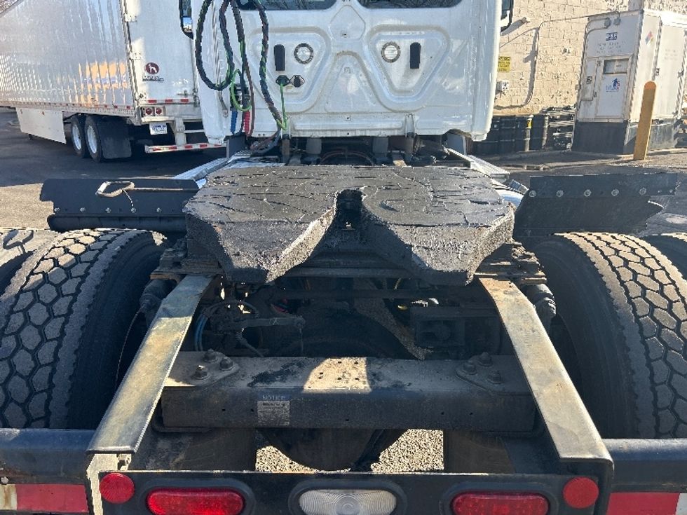 Day Cab Tractor-Heavy Duty Tractors-Freightliner-2021-T11642ST-Central Islip-NY-316,252\n\t\tmiles-$ 44,750 - Image 6