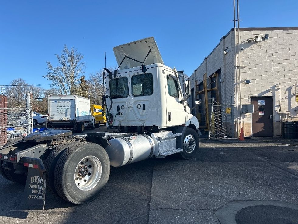 Day Cab Tractor-Heavy Duty Tractors-Freightliner-2021-T11642ST-Central Islip-NY-316,252\n\t\tmiles-$ 44,750 - Image 7