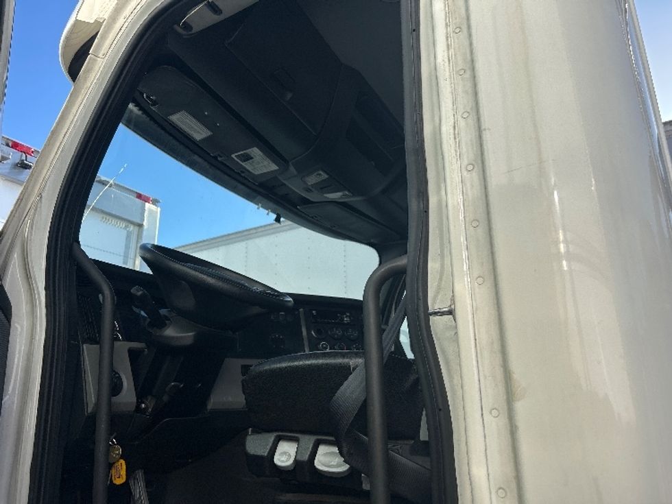 Day Cab Tractor-Heavy Duty Tractors-Freightliner-2021-T11642ST-Central Islip-NY-316,252\n\t\tmiles-$ 44,750 - Image 9