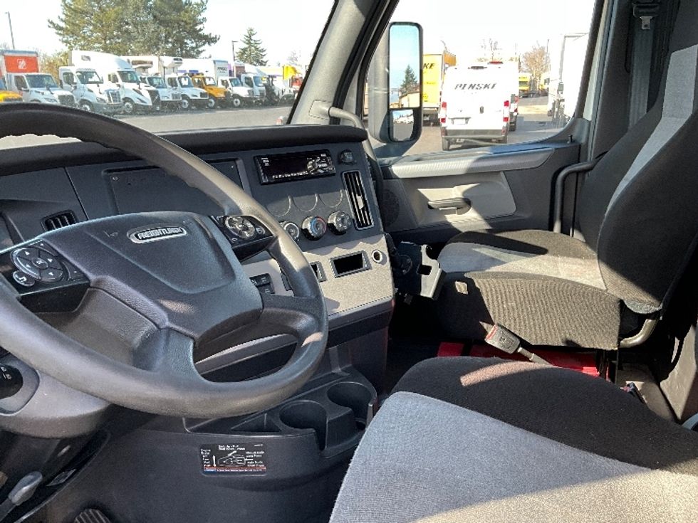 Day Cab Tractor-Heavy Duty Tractors-Freightliner-2021-T11642ST-Clackamas-OR-326,294\n\t\tmiles-$ 50,750 - Image 10