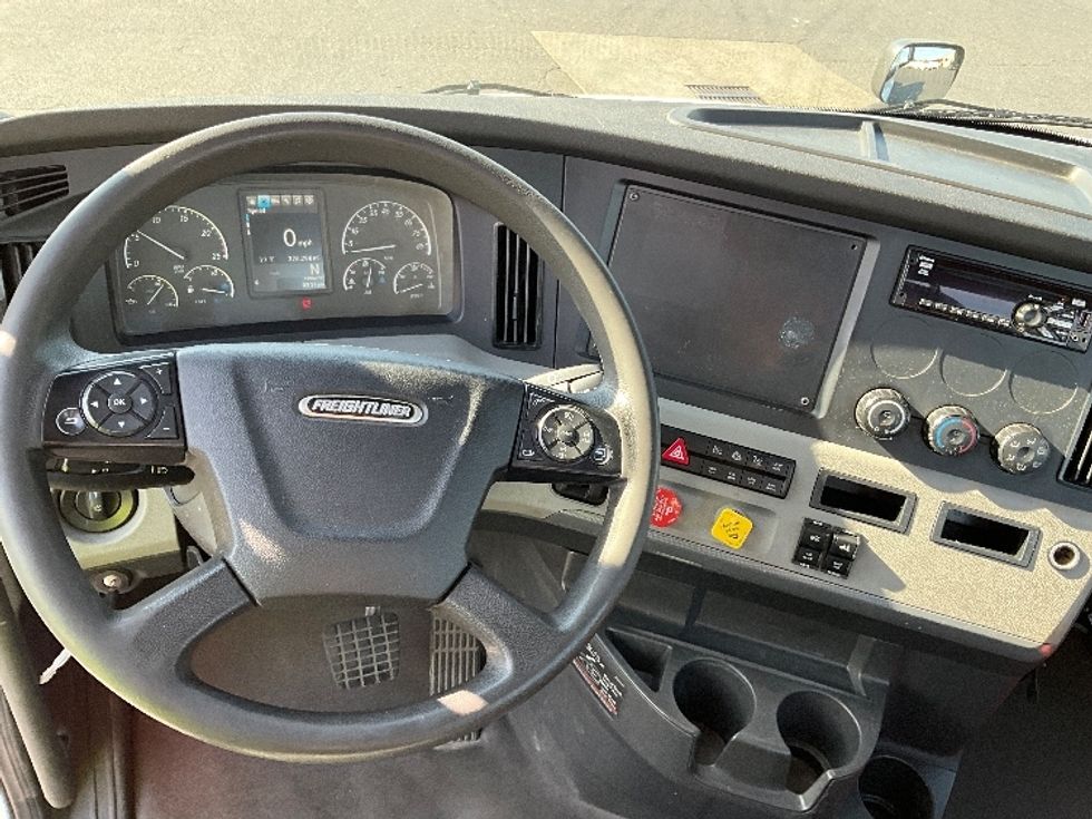 Day Cab Tractor-Heavy Duty Tractors-Freightliner-2021-T11642ST-Clackamas-OR-326,294\n\t\tmiles-$ 50,750 - Image 11