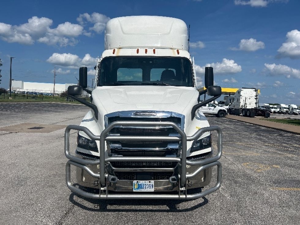 Day Cab Tractor-Heavy Duty Tractors-Freightliner-2021-T11642ST-Davenport-IA-378,298\n\t\tmiles-$ 50,250 - Image 2