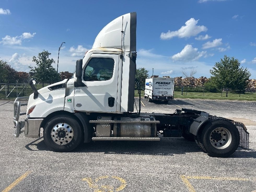 Day Cab Tractor-Heavy Duty Tractors-Freightliner-2021-T11642ST-Davenport-IA-378,298\n\t\tmiles-$ 50,250 - Image 4