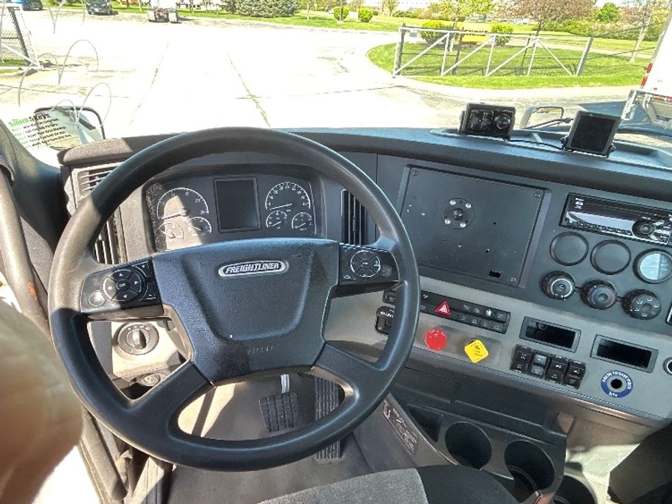 Day Cab Tractor-Heavy Duty Tractors-Freightliner-2021-T11642ST-Davenport-IA-462,567\n\t\tmiles-$ 44,000 - Image 11