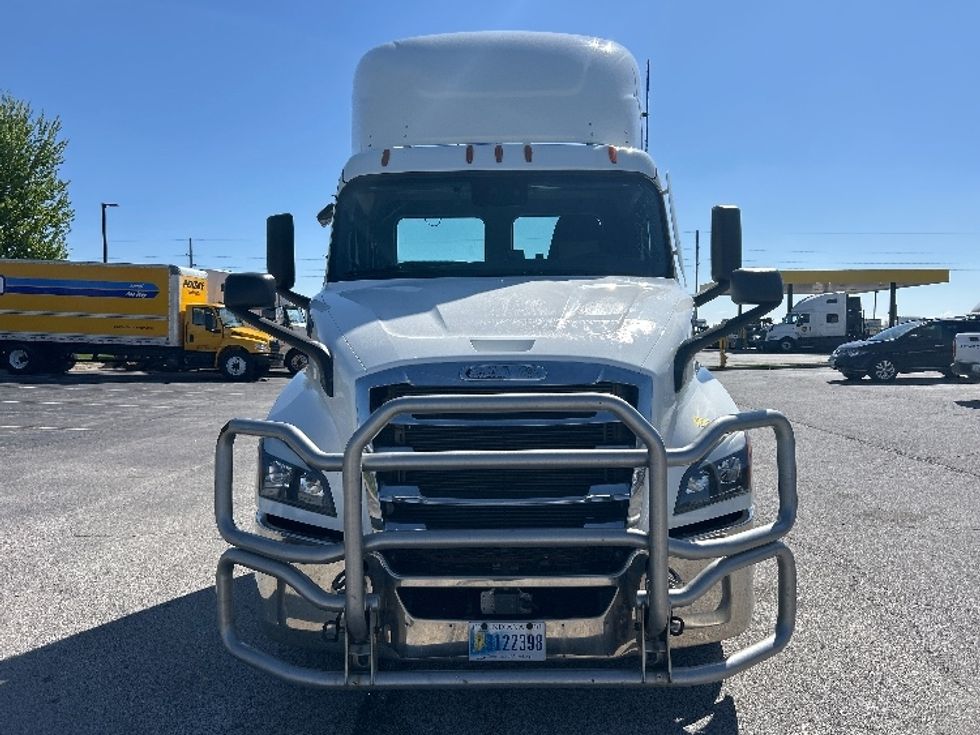 Day Cab Tractor-Heavy Duty Tractors-Freightliner-2021-T11642ST-Davenport-IA-462,567\n\t\tmiles-$ 44,000 - Image 2