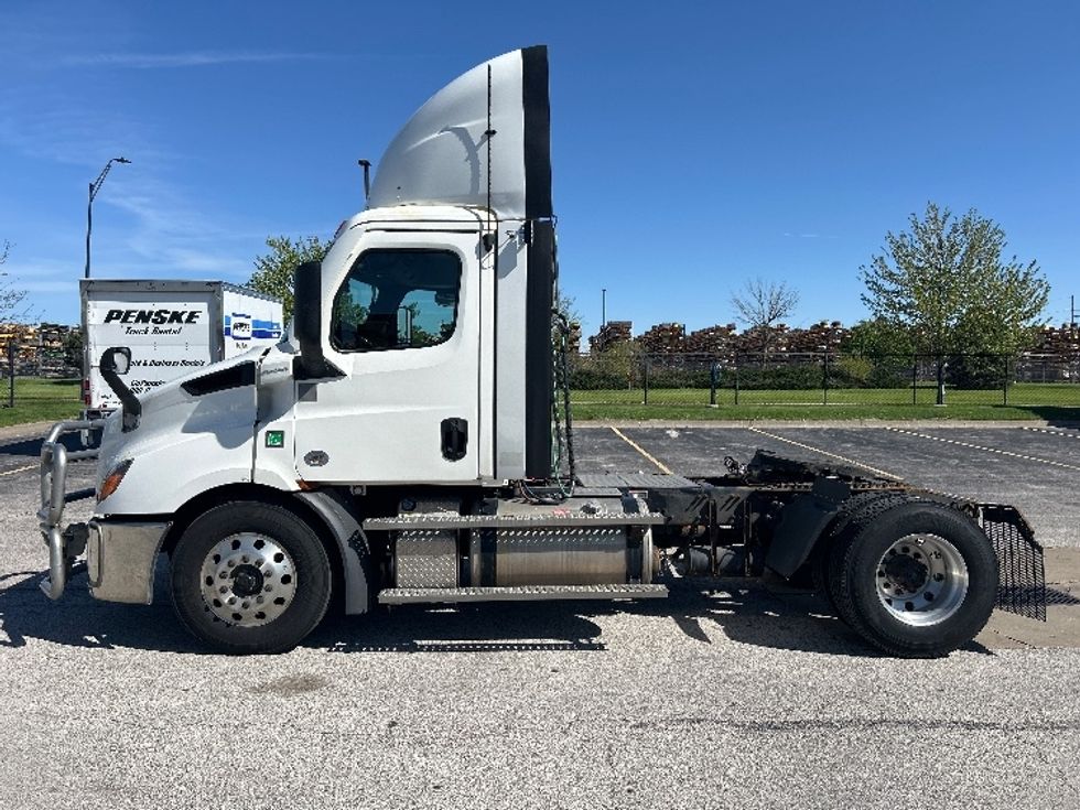 Day Cab Tractor-Heavy Duty Tractors-Freightliner-2021-T11642ST-Davenport-IA-462,567\n\t\tmiles-$ 44,000 - Image 4