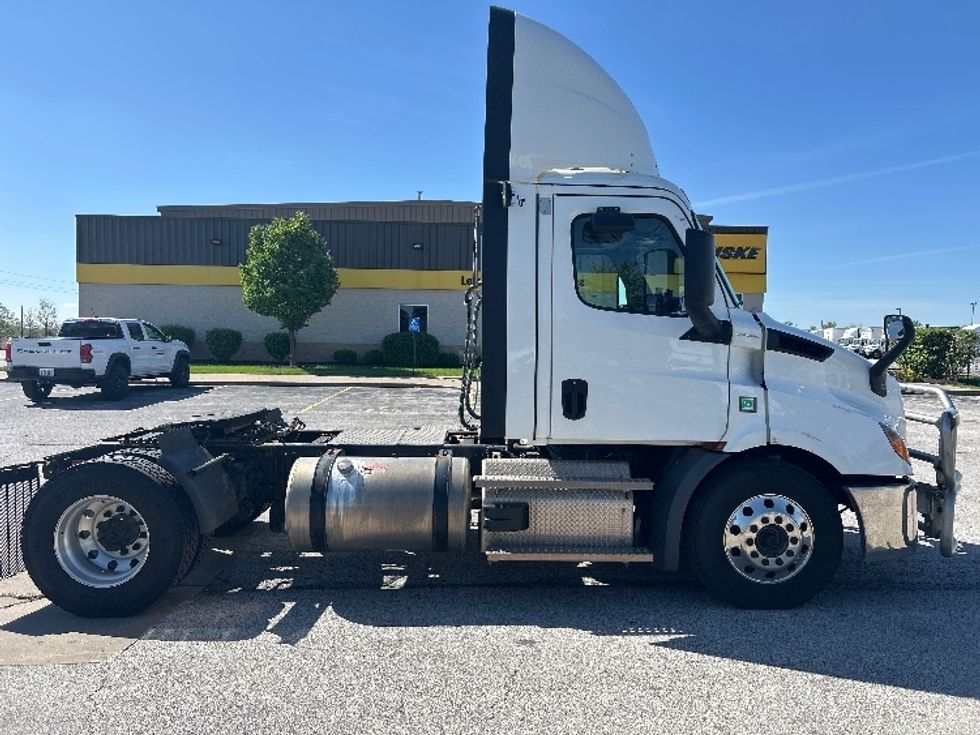 Day Cab Tractor-Heavy Duty Tractors-Freightliner-2021-T11642ST-Davenport-IA-462,567\n\t\tmiles-$ 44,000 - Image 8