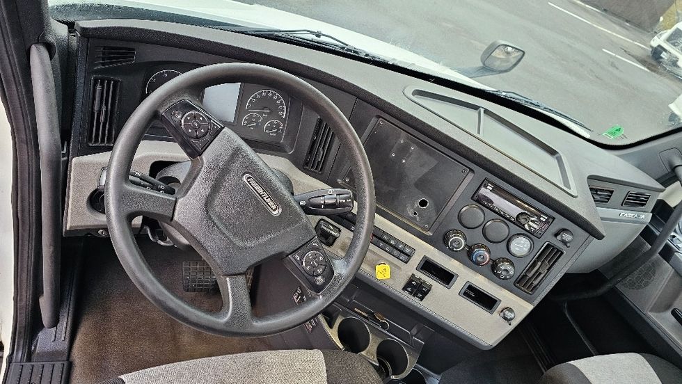 Day Cab Tractor-Heavy Duty Tractors-Freightliner-2021-T11642ST-Dayton-NJ-142,971\n\t\tmiles-$ 56,750 - Image 11